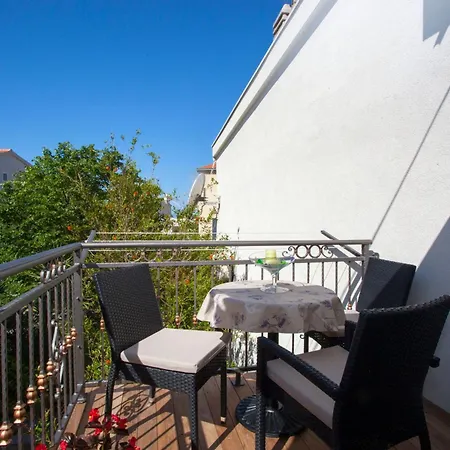 In Bidol Mit Eigenem Balkon By Interhome Apartman Makarska
